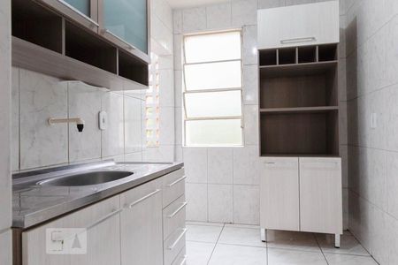 Cozinha de kitnet/studio para alugar com 1 quarto, 35m² em Passo da Areia, Porto Alegre