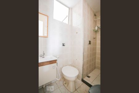 Banheiro de apartamento para alugar com 3 quartos, 57m² em Fátima, Niterói