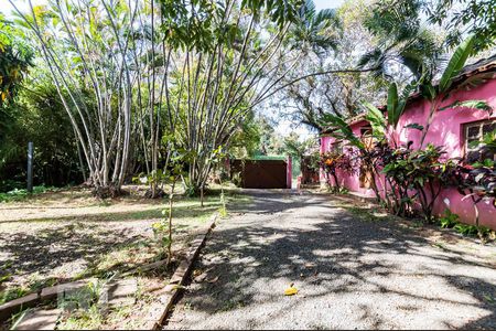 Entrada e Quintal  de casa para alugar com 3 quartos, 2000m² em Sousas, Campinas