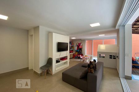 Sala de TV de apartamento à venda com 3 quartos, 240m² em Vila Morumbi, São Paulo