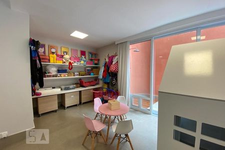 Sala de TV de apartamento à venda com 3 quartos, 240m² em Vila Morumbi, São Paulo