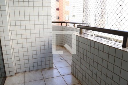 Varanda da sala de apartamento para alugar com 3 quartos, 150m² em Mansões Santo Antônio, Campinas