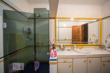 Casa de condomínio à venda com 450m², 5 quartos e 2 vagas Casa de condomínio à venda com 450m², 5 quartos e 2 vagasBanheiro 2