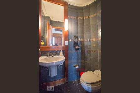 Casa de condomínio à venda com 450m², 5 quartos e 2 vagas Casa de condomínio à venda com 450m², 5 quartos e 2 vagasLavabo 2