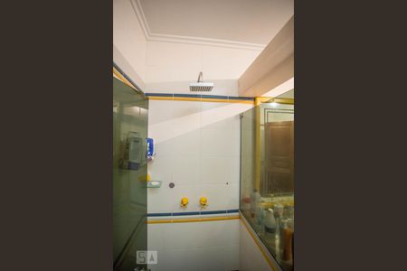 Casa de condomínio à venda com 450m², 5 quartos e 2 vagas Casa de condomínio à venda com 450m², 5 quartos e 2 vagasBanheiro 2