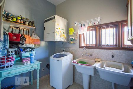 Casa de condomínio à venda com 450m², 5 quartos e 2 vagas Casa de condomínio à venda com 450m², 5 quartos e 2 vagasÁrea de serviço