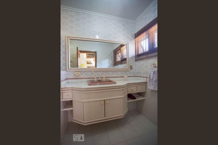 Casa de condomínio à venda com 450m², 5 quartos e 2 vagas Casa de condomínio à venda com 450m², 5 quartos e 2 vagasBanheiro 1