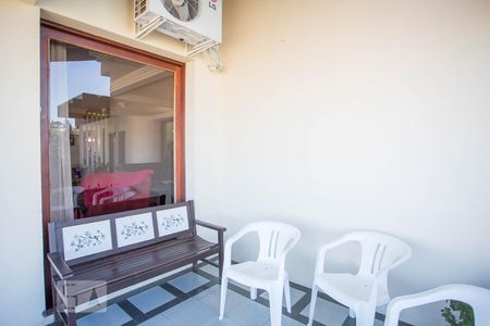 Casa de condomínio à venda com 450m², 5 quartos e 2 vagas Casa de condomínio à venda com 450m², 5 quartos e 2 vagasVaranda