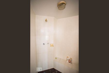 Casa de condomínio à venda com 450m², 5 quartos e 2 vagas Casa de condomínio à venda com 450m², 5 quartos e 2 vagasBanheiro da suíte