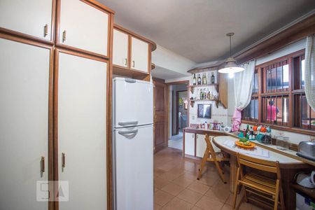 Casa de condomínio à venda com 450m², 5 quartos e 2 vagas Casa de condomínio à venda com 450m², 5 quartos e 2 vagasCozinha