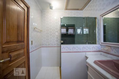 Casa de condomínio à venda com 450m², 5 quartos e 2 vagas Casa de condomínio à venda com 450m², 5 quartos e 2 vagasBanheiro 1
