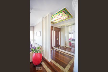 Casa de condomínio à venda com 450m², 5 quartos e 2 vagas Casa de condomínio à venda com 450m², 5 quartos e 2 vagasHall de Entrada