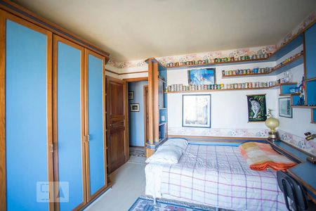 Casa de condomínio à venda com 450m², 5 quartos e 2 vagas Casa de condomínio à venda com 450m², 5 quartos e 2 vagasQuarto 1