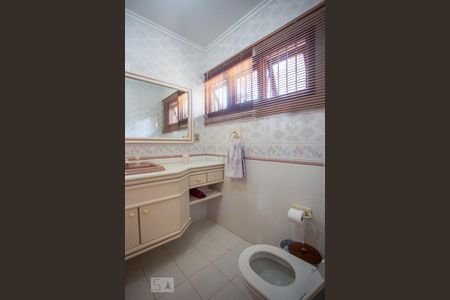 Casa de condomínio à venda com 450m², 5 quartos e 2 vagas Casa de condomínio à venda com 450m², 5 quartos e 2 vagasBanheiro 1