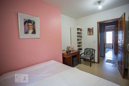 Casa de condomínio à venda com 450m², 5 quartos e 2 vagas Casa de condomínio à venda com 450m², 5 quartos e 2 vagasQuarto 2