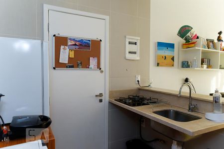 Cozinha de apartamento para alugar com 3 quartos, 80m² em Leblon, Rio de Janeiro