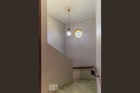 Casa para alugar com 340m², 5 quartos e 4 vagas Casa para alugar com 340m², 5 quartos e 4 vagasEscada