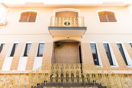 Casa para alugar com 340m², 5 quartos e 4 vagas Casa para alugar com 340m², 5 quartos e 4 vagasFrente