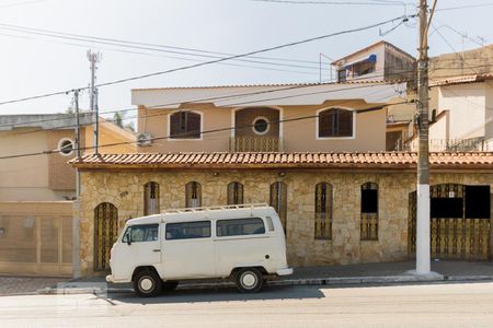 Casa para alugar com 340m², 5 quartos e 4 vagas Casa para alugar com 340m², 5 quartos e 4 vagasFachada