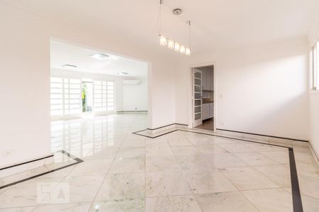 Sala de casa de condomínio para alugar com 4 quartos, 427m² em Alphaville, Santana de Parnaíba