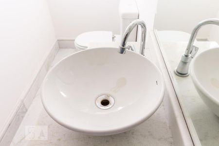 Detalhe do Lavabo de casa de condomínio para alugar com 4 quartos, 427m² em Alphaville, Santana de Parnaíba