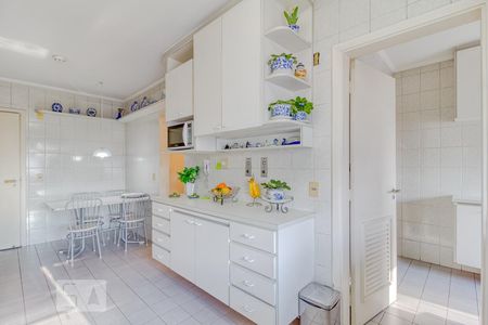 Apartamento à venda com 178m², 4 quartos e 4 vagas Apartamento à venda com 178m², 4 quartos e 4 vagasCozinha