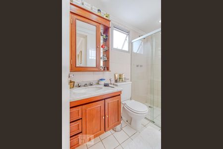 Apartamento à venda com 178m², 4 quartos e 4 vagas Apartamento à venda com 178m², 4 quartos e 4 vagasBanheiro da terceira suíte