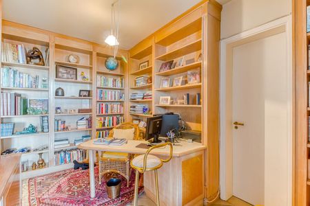 Apartamento à venda com 178m², 4 quartos e 4 vagas Apartamento à venda com 178m², 4 quartos e 4 vagasEscritório