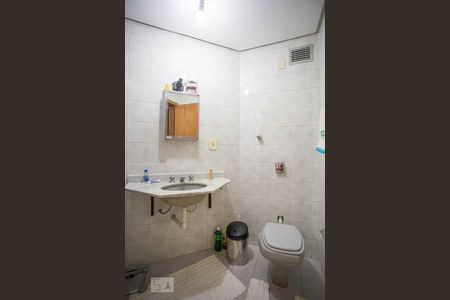 Banheiro de apartamento à venda com 2 quartos, 68m² em Menino Deus, Porto Alegre