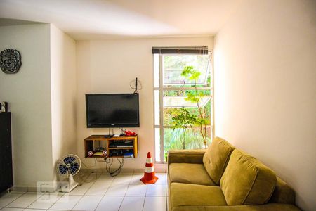 Sala de apartamento para alugar com 2 quartos, 50m² em Jaqueline, Belo Horizonte