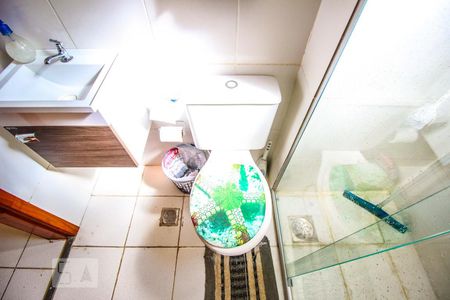 Banheiro social de apartamento para alugar com 2 quartos, 50m² em Jaqueline, Belo Horizonte