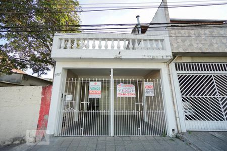 Casa à venda com 280m², 4 quartos e 2 vagas Casa à venda com 280m², 4 quartos e 2 vagasFachada