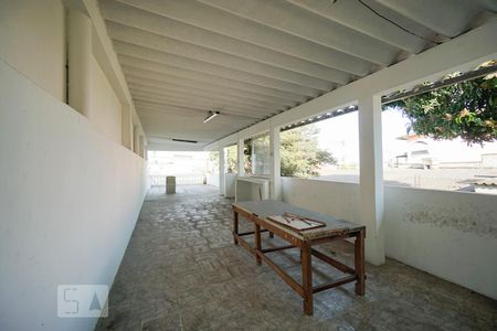 Casa à venda com 280m², 4 quartos e 2 vagas Casa à venda com 280m², 4 quartos e 2 vagasTerraço