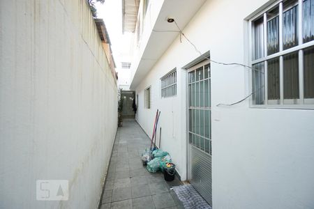 Casa à venda com 280m², 4 quartos e 2 vagas Casa à venda com 280m², 4 quartos e 2 vagasCorredor lateral