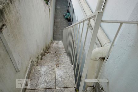 Casa à venda com 280m², 4 quartos e 2 vagas Casa à venda com 280m², 4 quartos e 2 vagasEscada