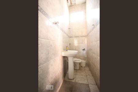 Banheiro social de casa para alugar com 3 quartos, 150m² em Copacabana, Belo Horizonte