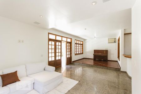 Sala (Primeiro Andar) de casa à venda com 6 quartos, 550m² em Anil, Rio de Janeiro