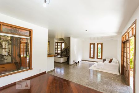 Sala (Primeiro Andar) de casa à venda com 6 quartos, 550m² em Anil, Rio de Janeiro