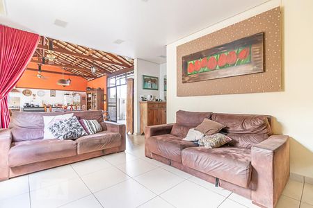 Sala de casa para alugar com 3 quartos, 300m² em Concórdia, Belo Horizonte