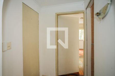 Corredor de apartamento para alugar com 1 quarto, 68m² em Rubem Berta, Porto Alegre