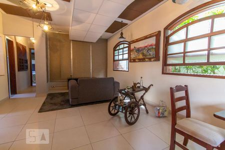 Sala de casa para alugar com 2 quartos, 160m² em Concórdia, Belo Horizonte