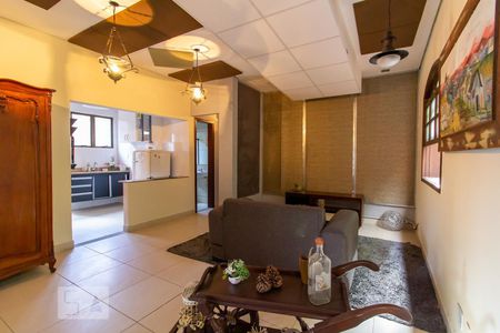 Sala de casa para alugar com 2 quartos, 160m² em Concórdia, Belo Horizonte