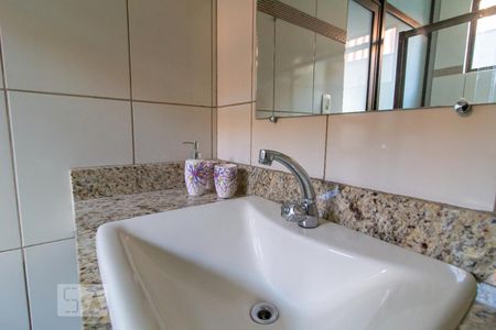 Banheiro da Suíte de casa para alugar com 2 quartos, 160m² em Concórdia, Belo Horizonte