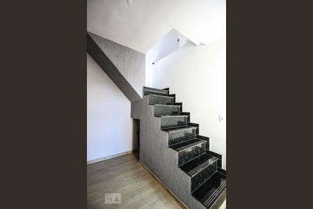 Sala escada cobertura de apartamento à venda com 2 quartos, 96m² em Frei Leopoldo, Belo Horizonte