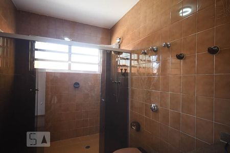Banheiro de casa para alugar com 4 quartos, 220m² em Vila Butantã, São Paulo