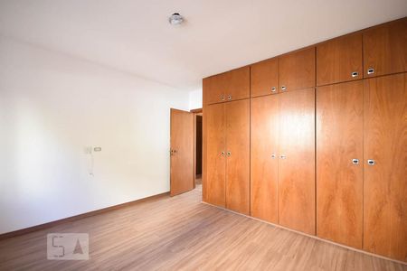 Quarto 2 de casa para alugar com 4 quartos, 220m² em Vila Butantã, São Paulo