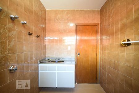 Banheiro de casa para alugar com 4 quartos, 220m² em Vila Butantã, São Paulo