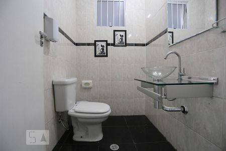 Lavabo de casa para alugar com 6 quartos, 420m² em Bela Vista, Osasco