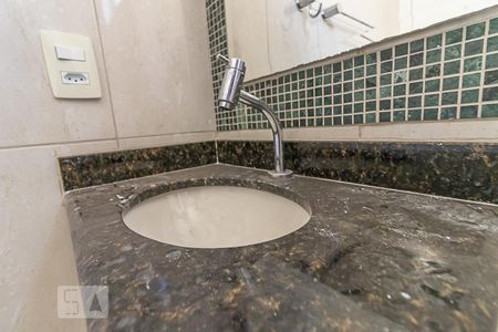 Banheiro de apartamento à venda com 3 quartos, 70m² em Santa Cruz, Belo Horizonte