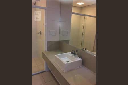 Banheiro de apartamento para alugar com 1 quarto, 45m² em Tamboré, Santana de Parnaíba